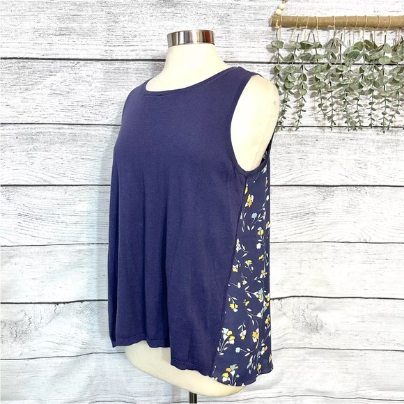 LOFT Tops - LOFT Sleeveless Top FloralFlowy back 💙